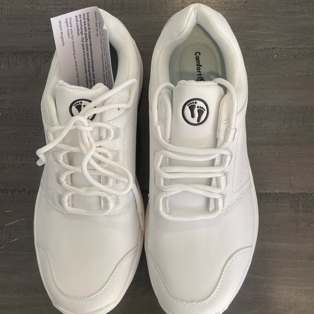 Comfort wear tennis shoes